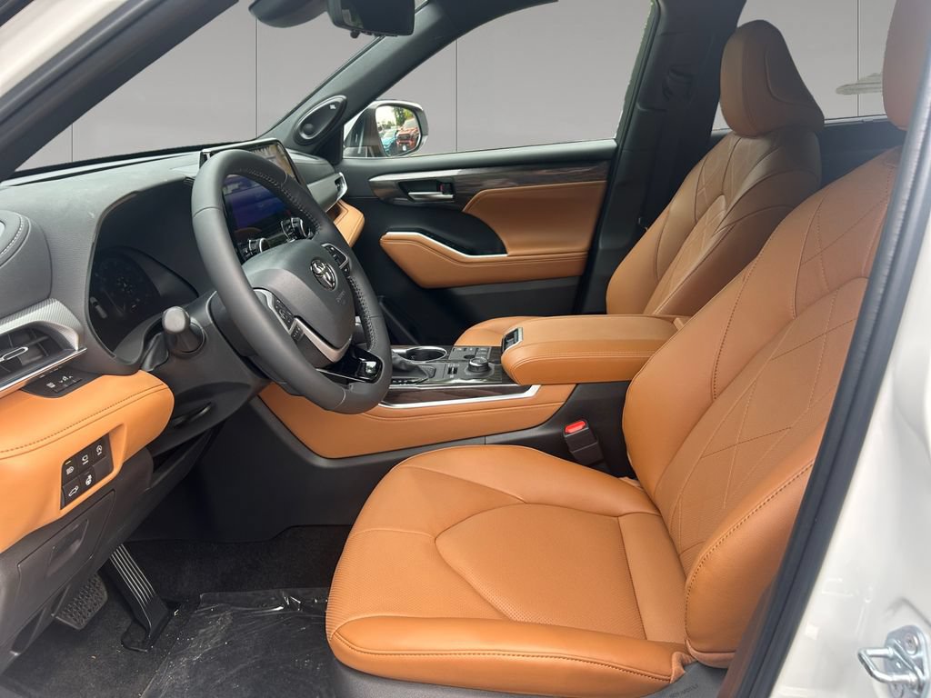 New 2026 Toyota Highlander Platinum AWD/4WD image 10