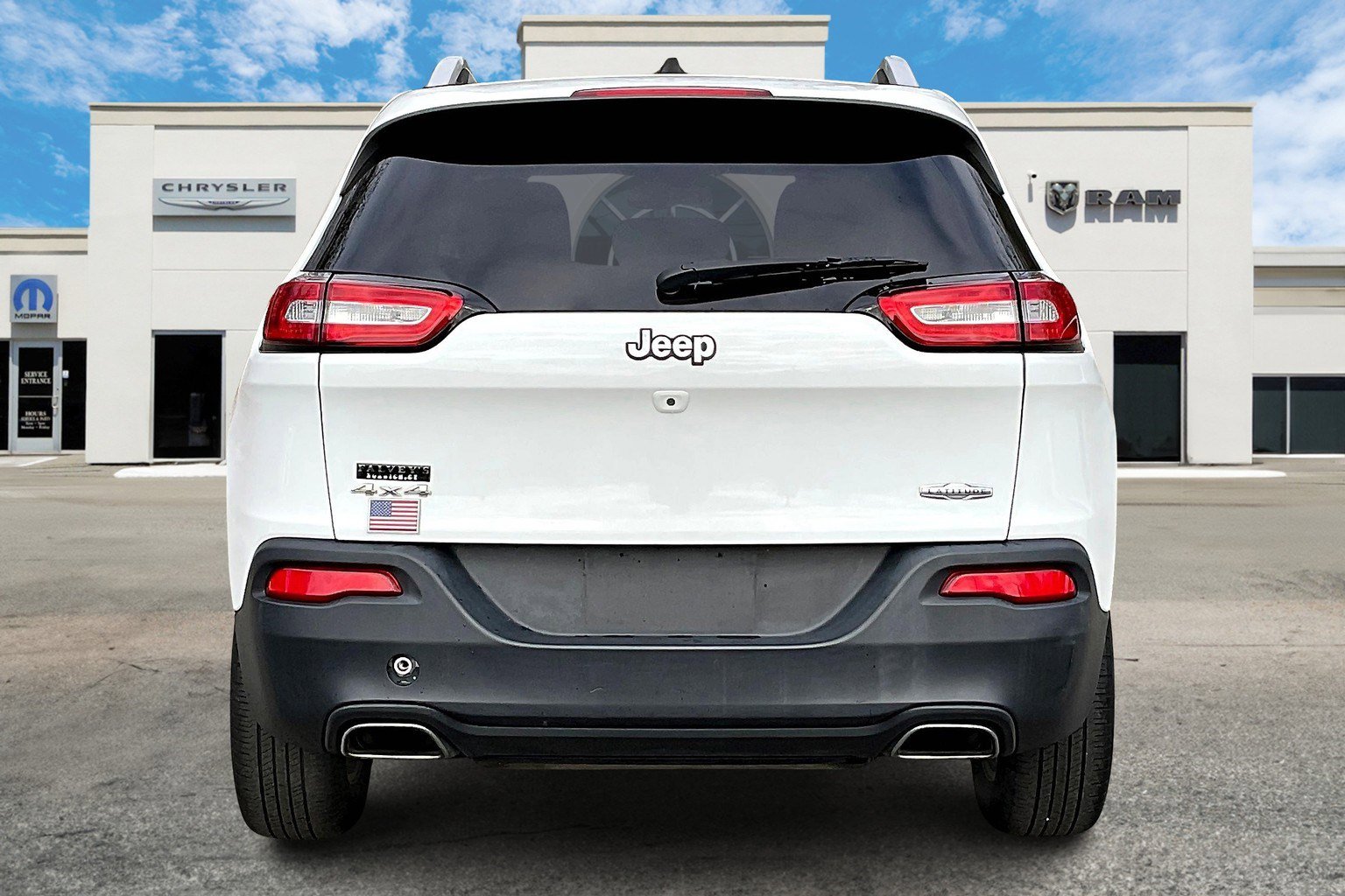 Used 2016 Jeep Cherokee Latitude w/ Cold Weather Group image 4