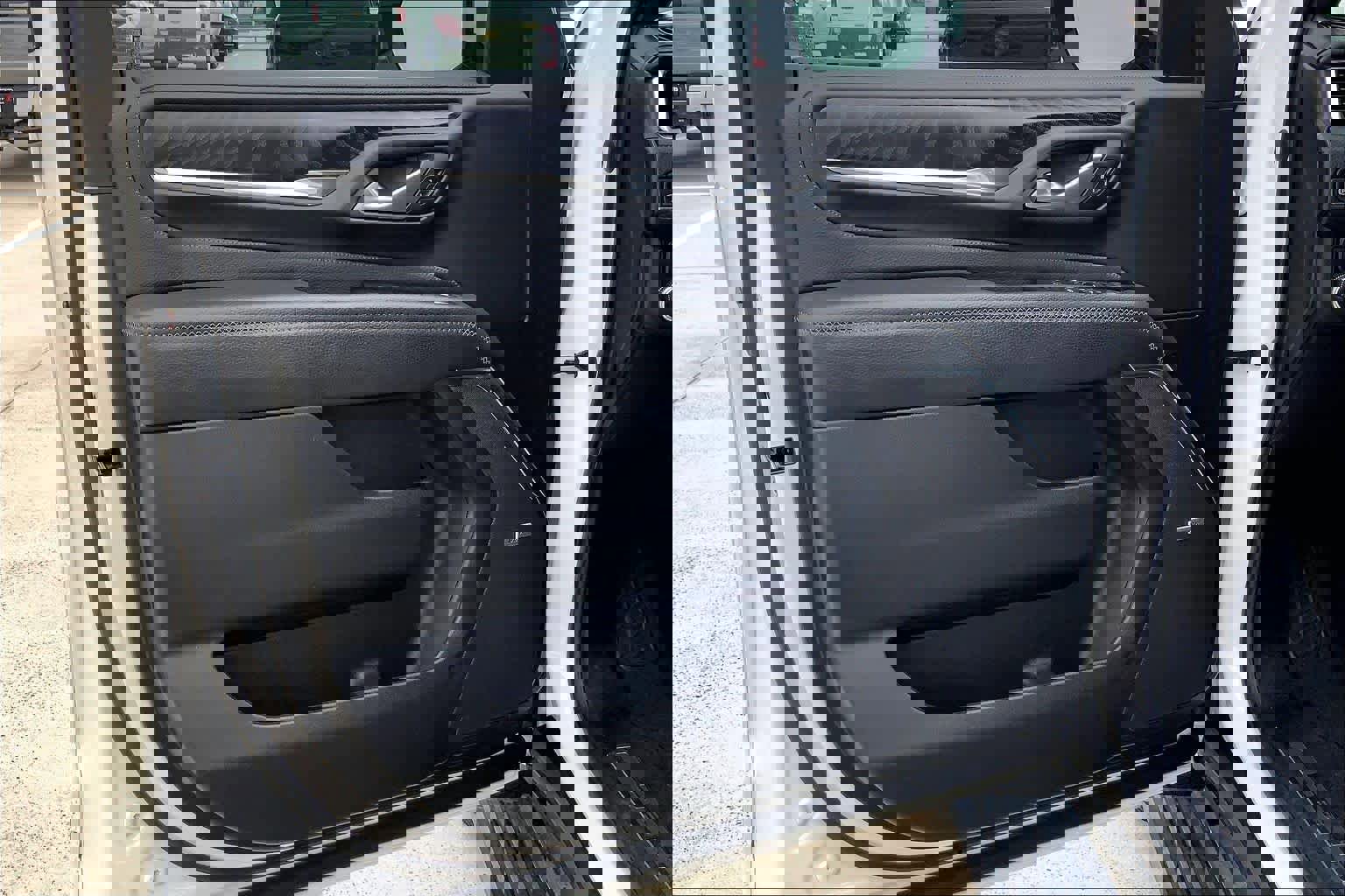 Used 2022 GMC Yukon Denali w/ Denali Premium Package image 22