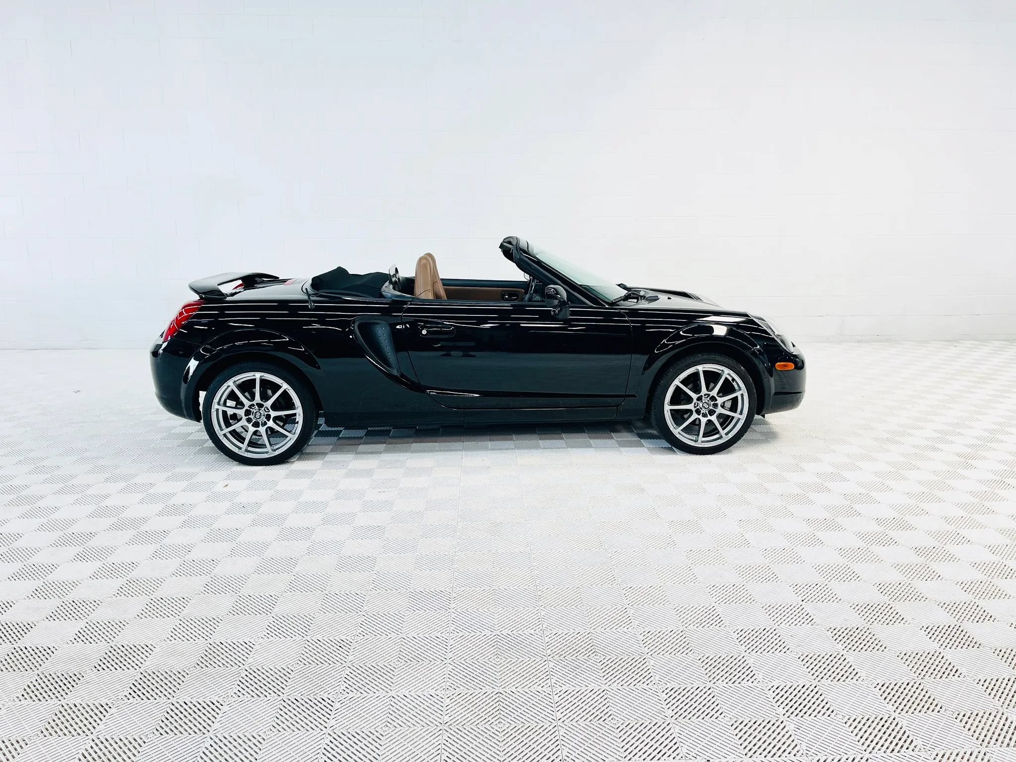 Used 2002 Toyota MR2 RWD image 31