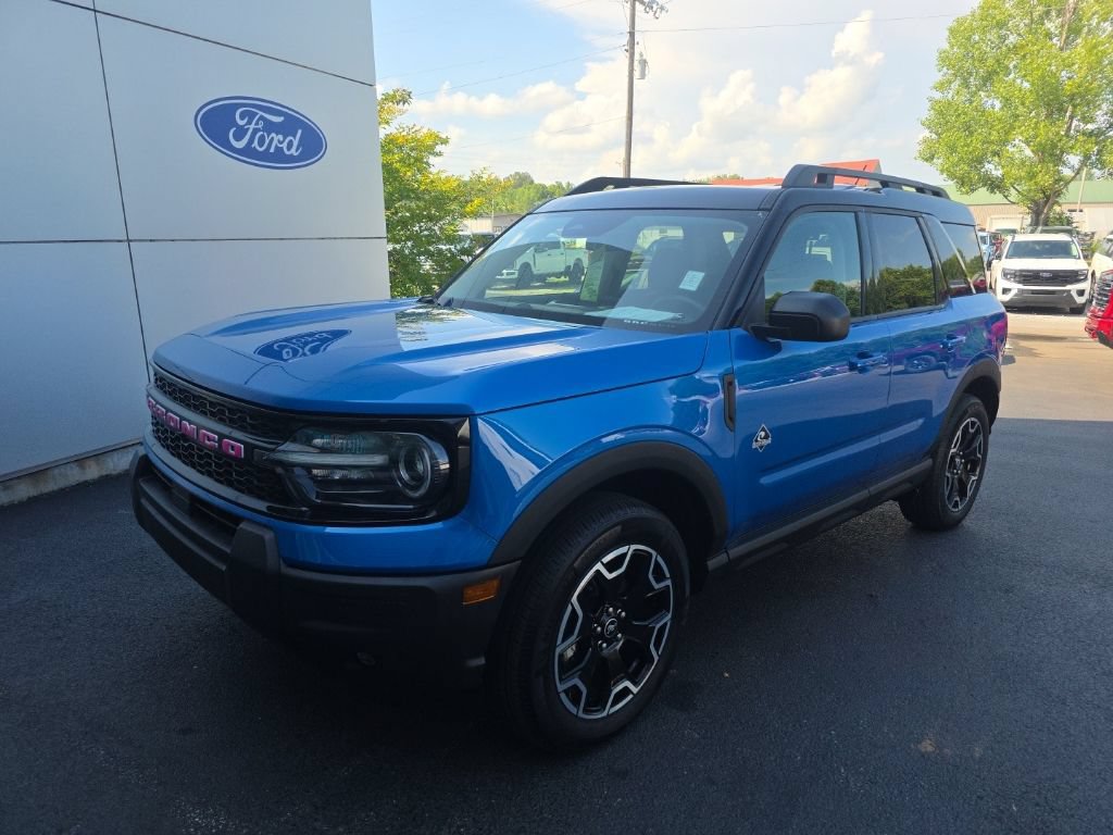 Used 2025 Ford Bronco Sport Outer Banks AWD/4WD image 2