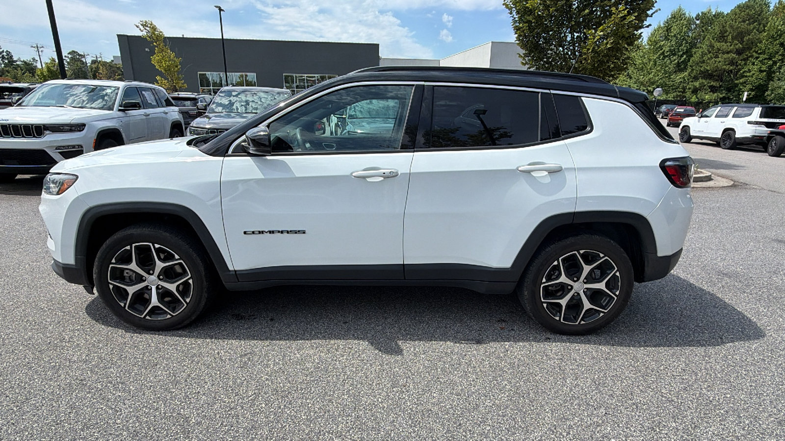 Used 2024 Jeep Compass Limited AWD/4WD image 11