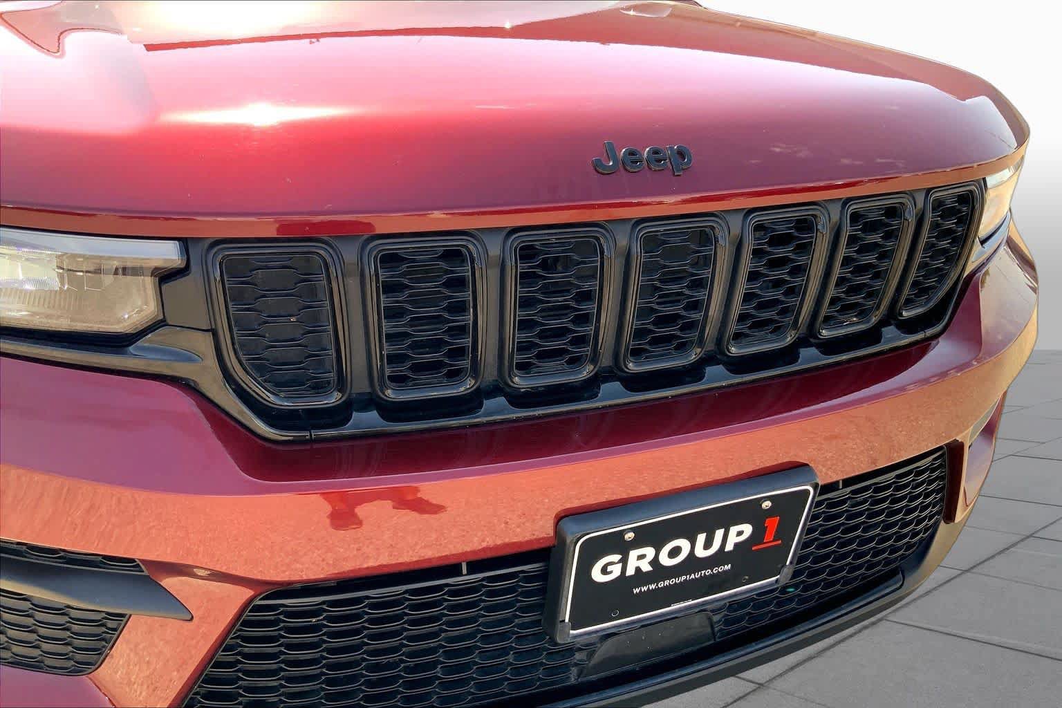 Used 2023 Jeep Grand Cherokee Altitude AWD/4WD image 36