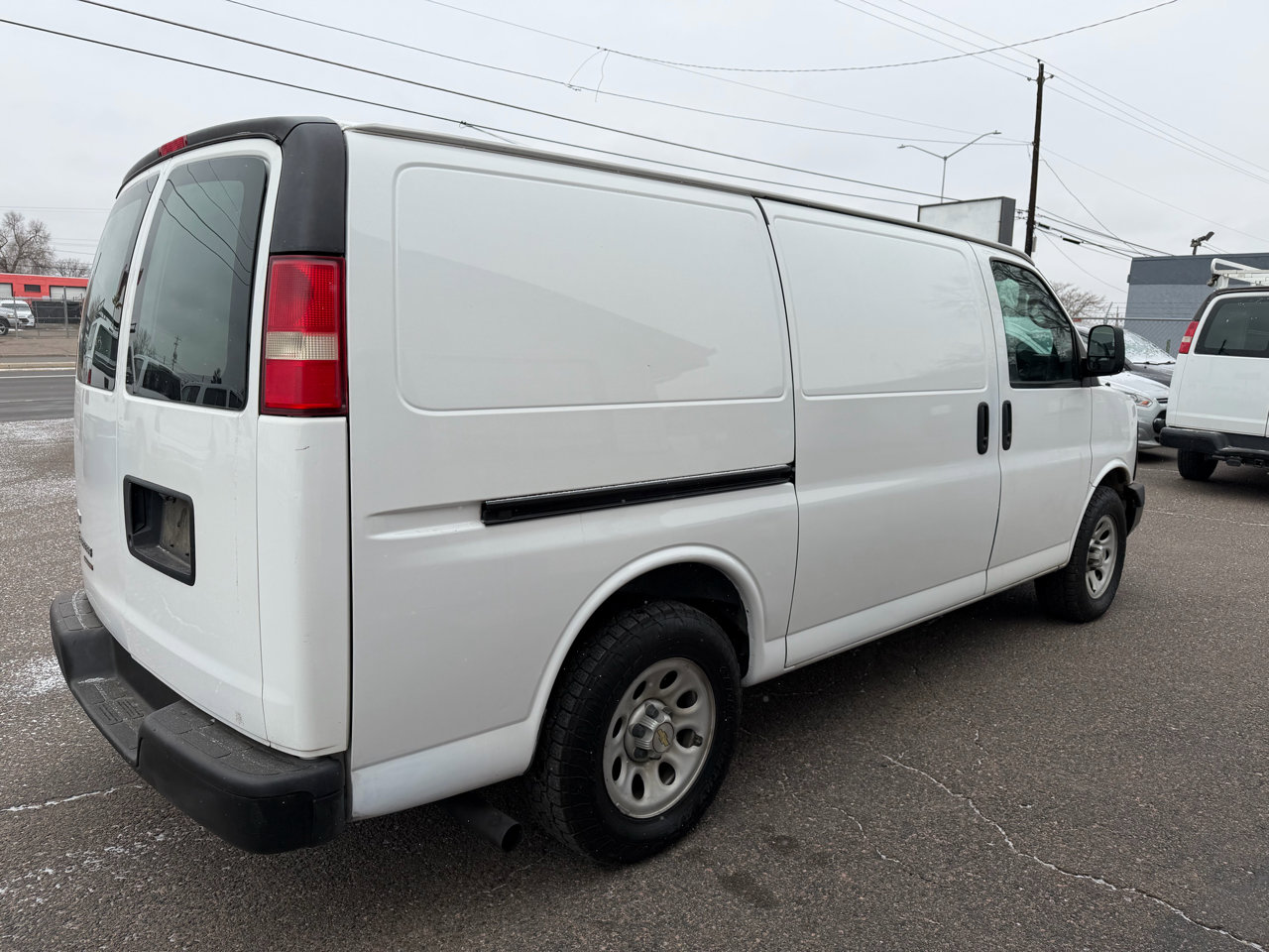 Used 2011 Chevrolet Express 1500 AWD image 4