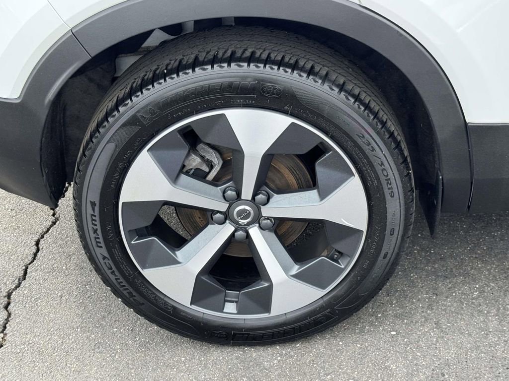 Certified 2023 Volvo XC40 B5 Plus w/ Driver Assist Package AWD/4WD image 7