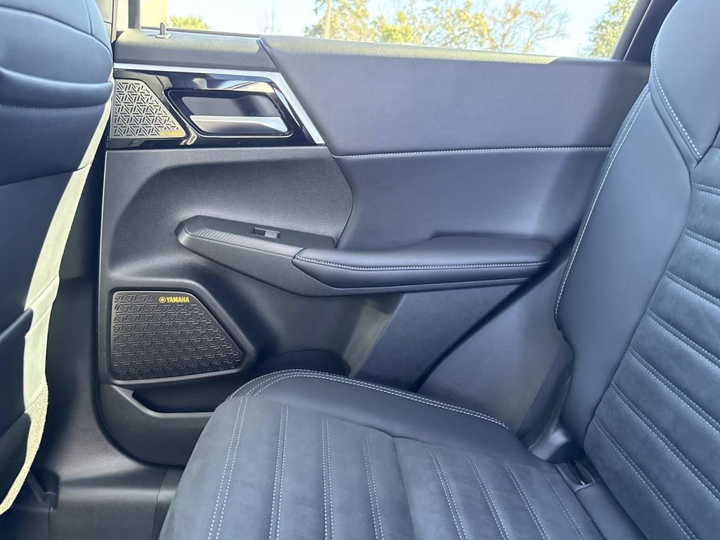 New 2026 Mitsubishi Outlander SE image 16