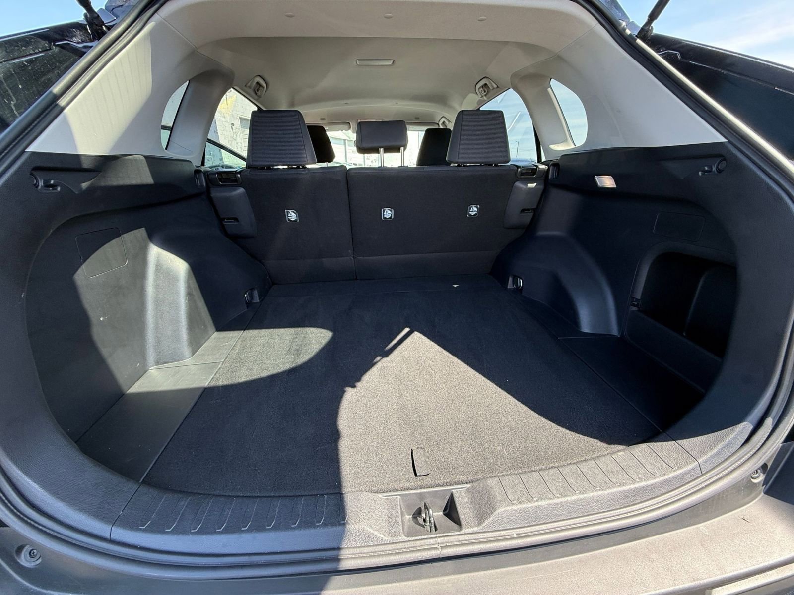 Used 2025 Toyota RAV4 LE image 28