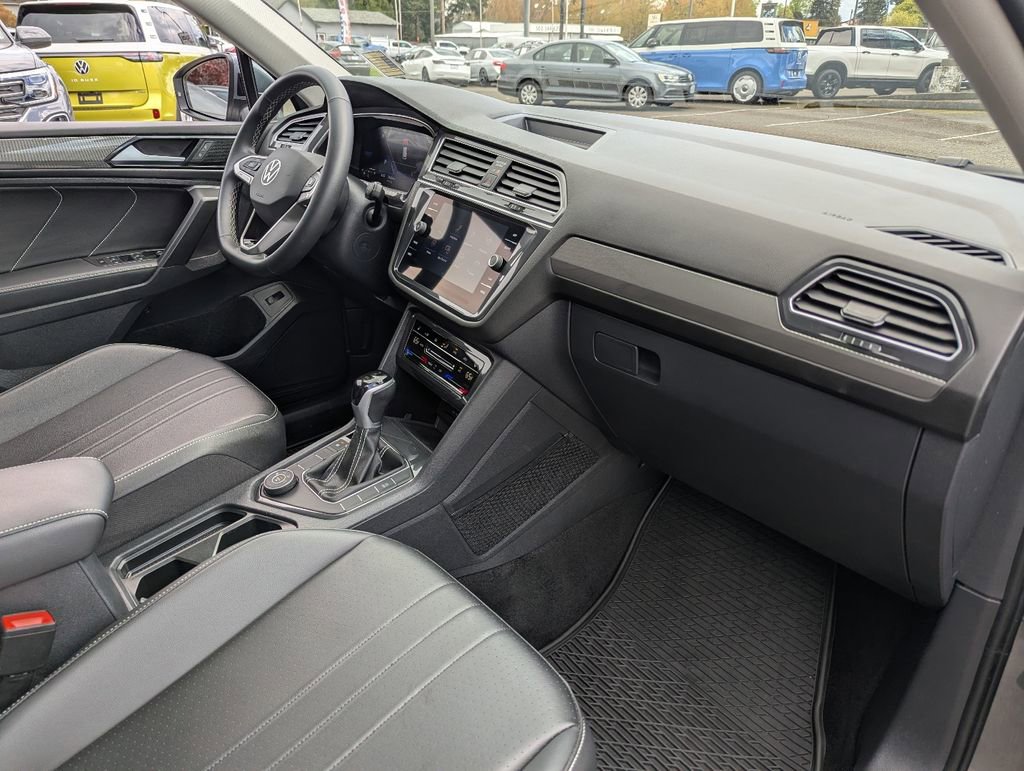 Certified 2024 Volkswagen Tiguan SE w/ Panoramic Sunroof Package image 34