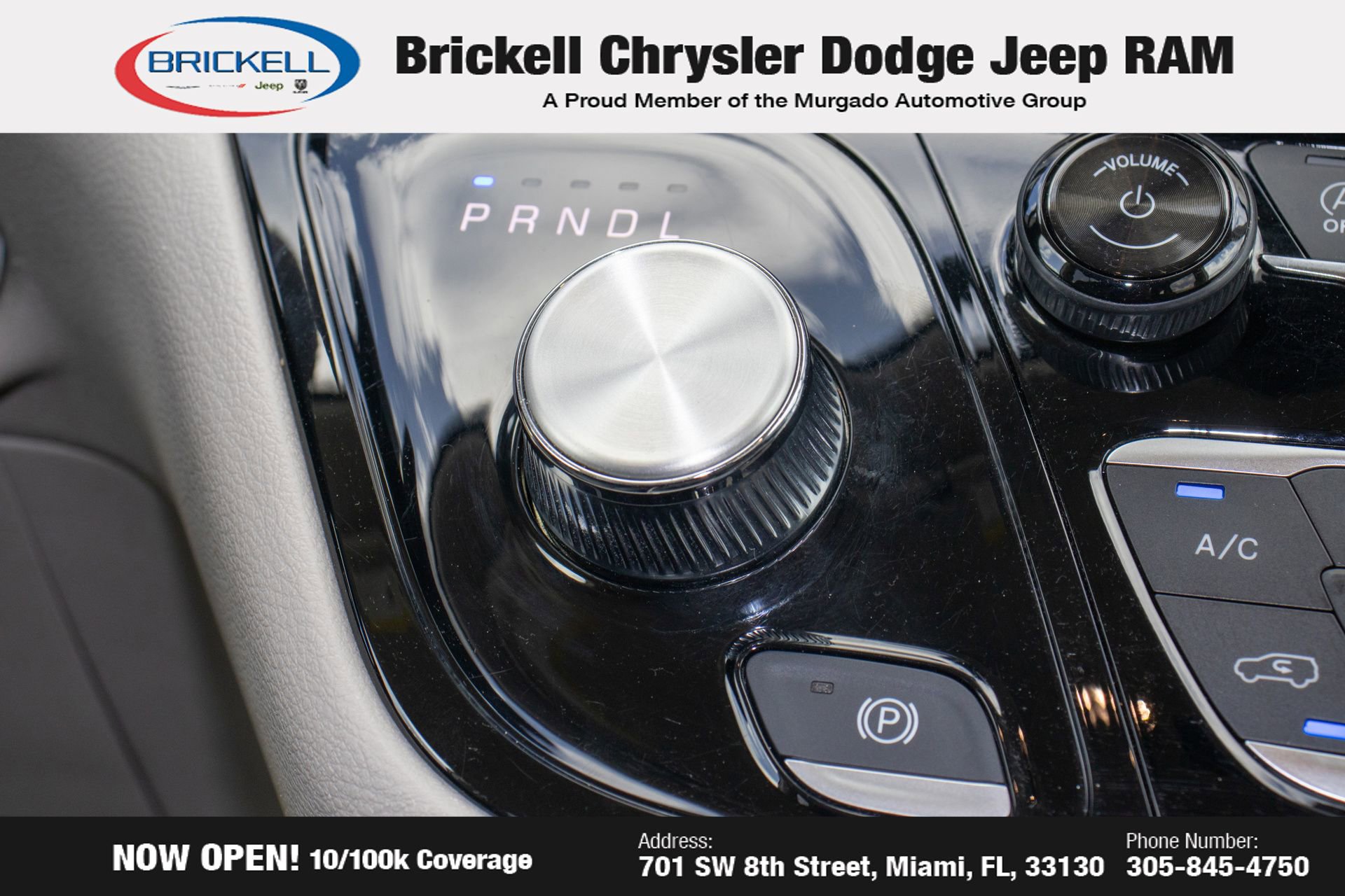 Used 2024 Chrysler Pacifica Touring-L image 25