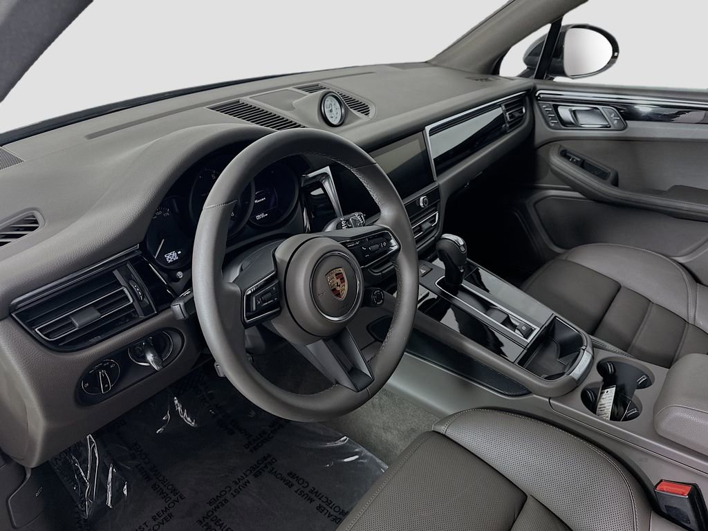 New 2026 Porsche Macan Turbo AWD/4WD image 4