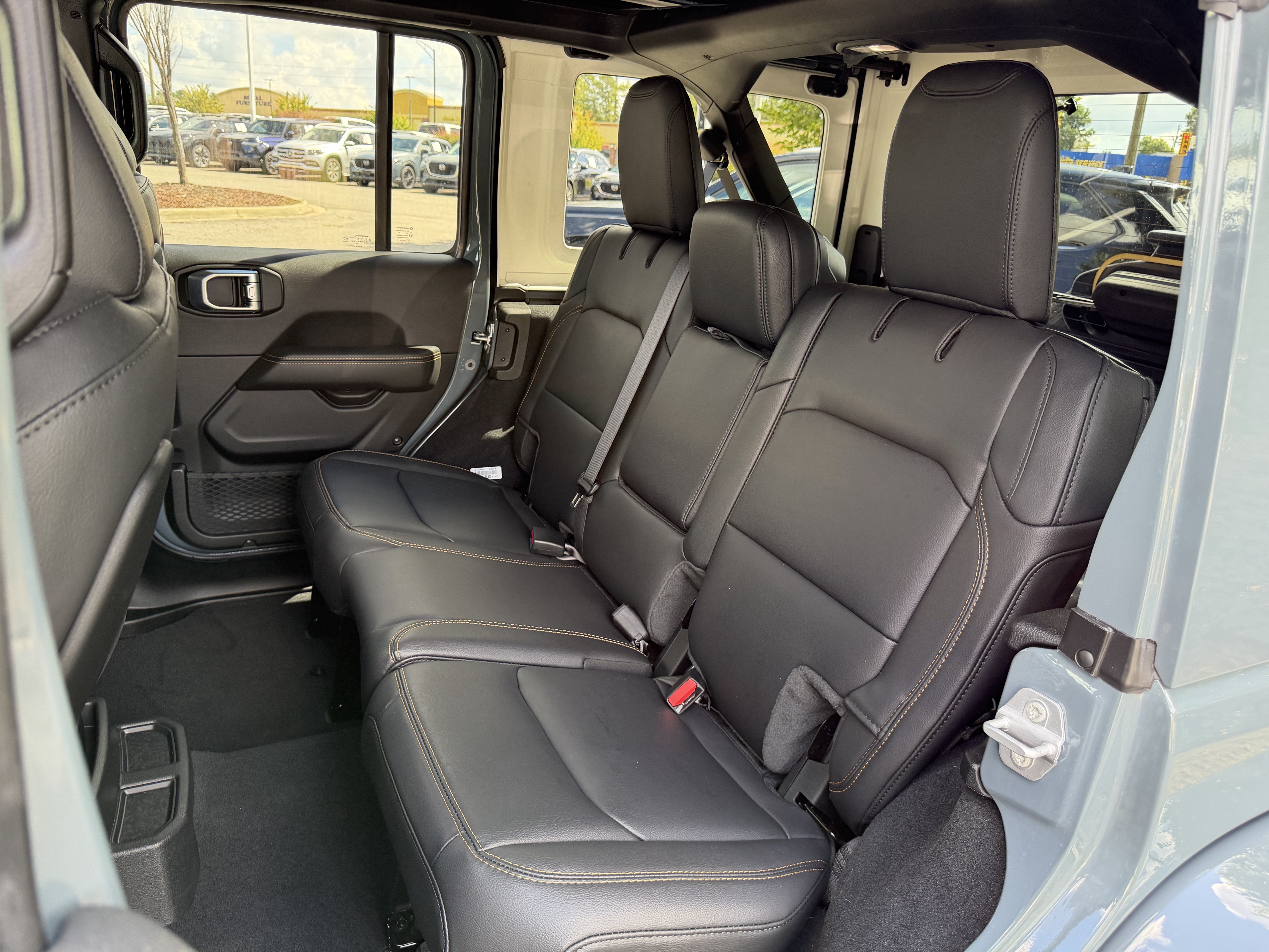 Used 2026 Jeep Wrangler Unlimited Sahara AWD/4WD image 34