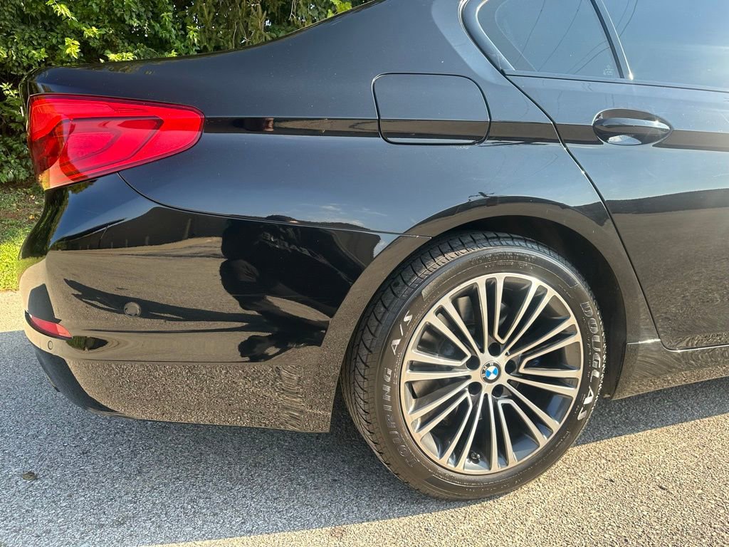 Used 2019 BMW 530i xDrive w/ Dynamic Handling Package image 9