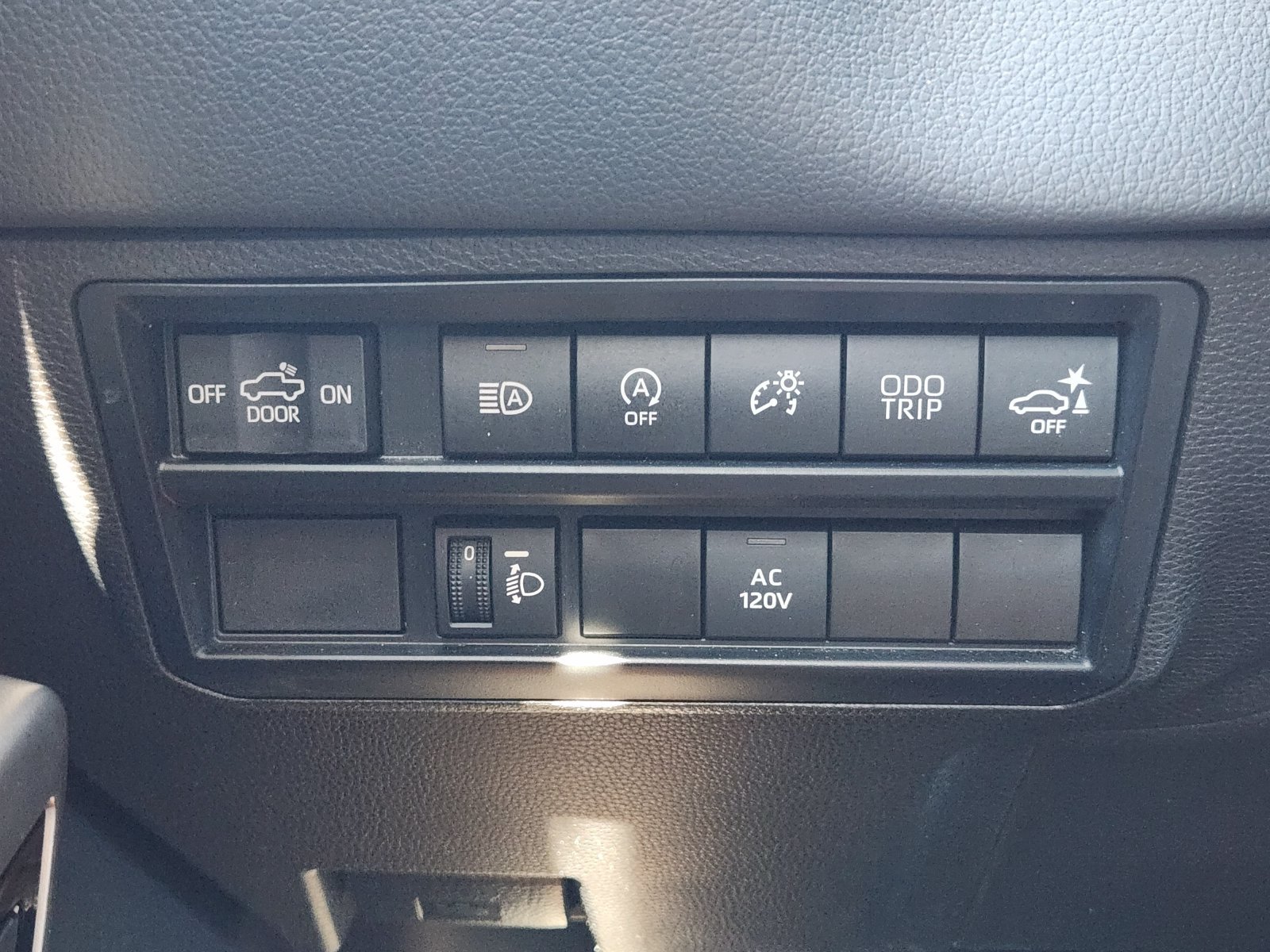 Used 2024 Toyota Tundra Limited w/ Power Package AWD/4WD image 25
