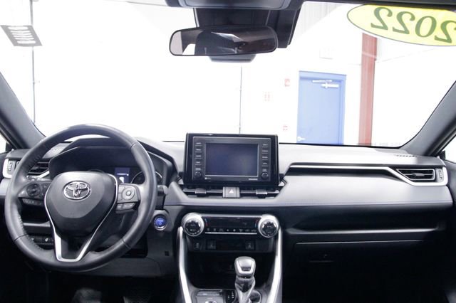Used 2022 Toyota RAV4 SE w/ Convenience Package image 16