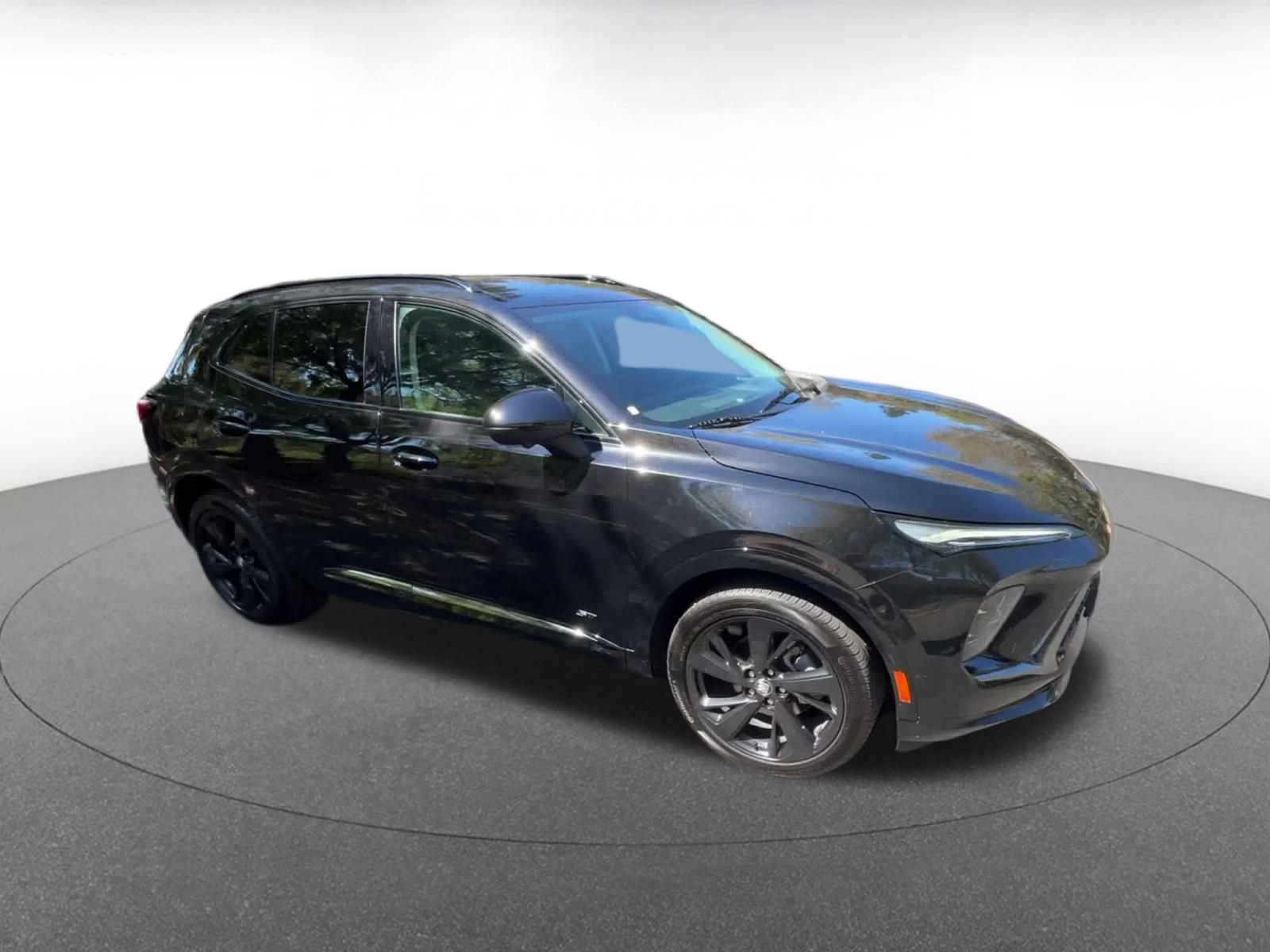 Used 2024 Buick Envision Sport Touring image 2