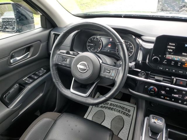 Used 2022 Nissan Pathfinder SL AWD/4WD image 17