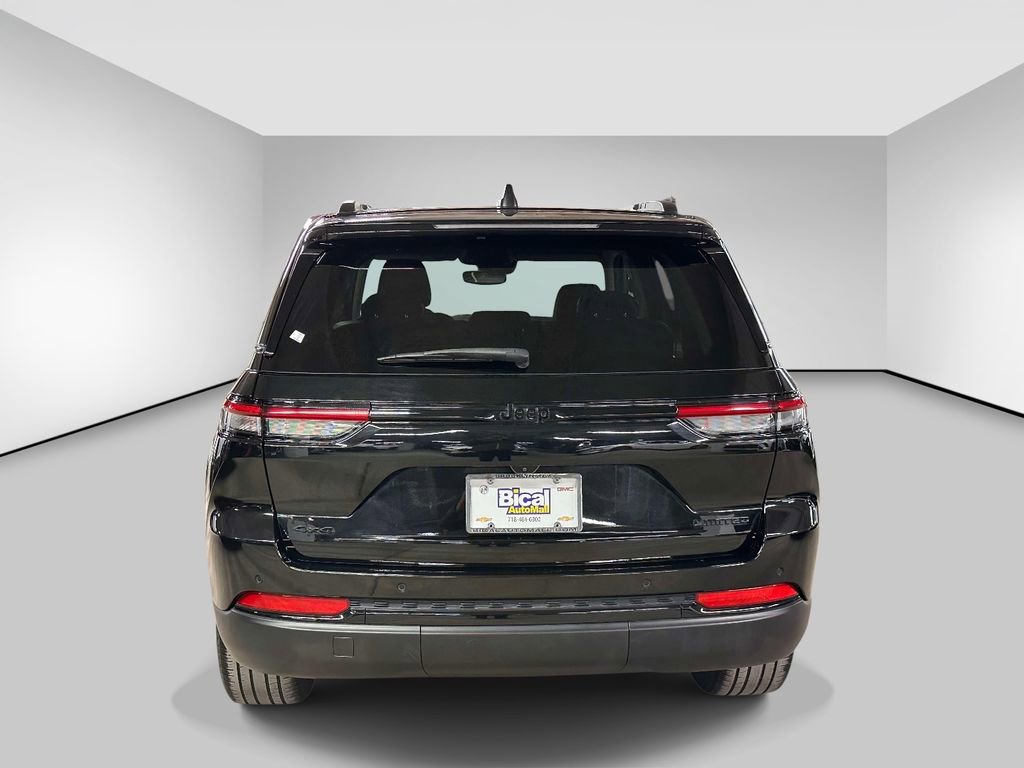 Used 2023 Jeep Grand Cherokee Limited w/ Black Appearance Package image 4