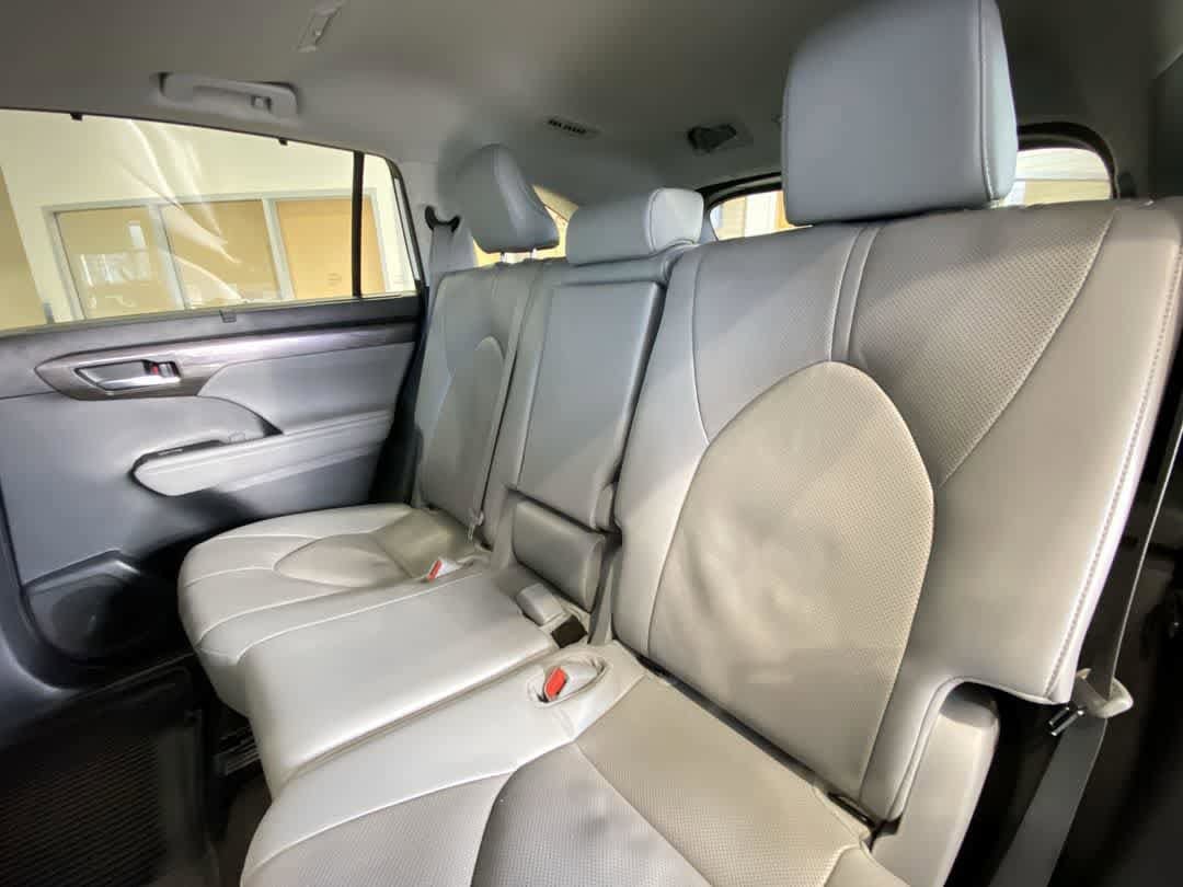 Used 2023 Toyota Highlander Limited AWD/4WD image 25