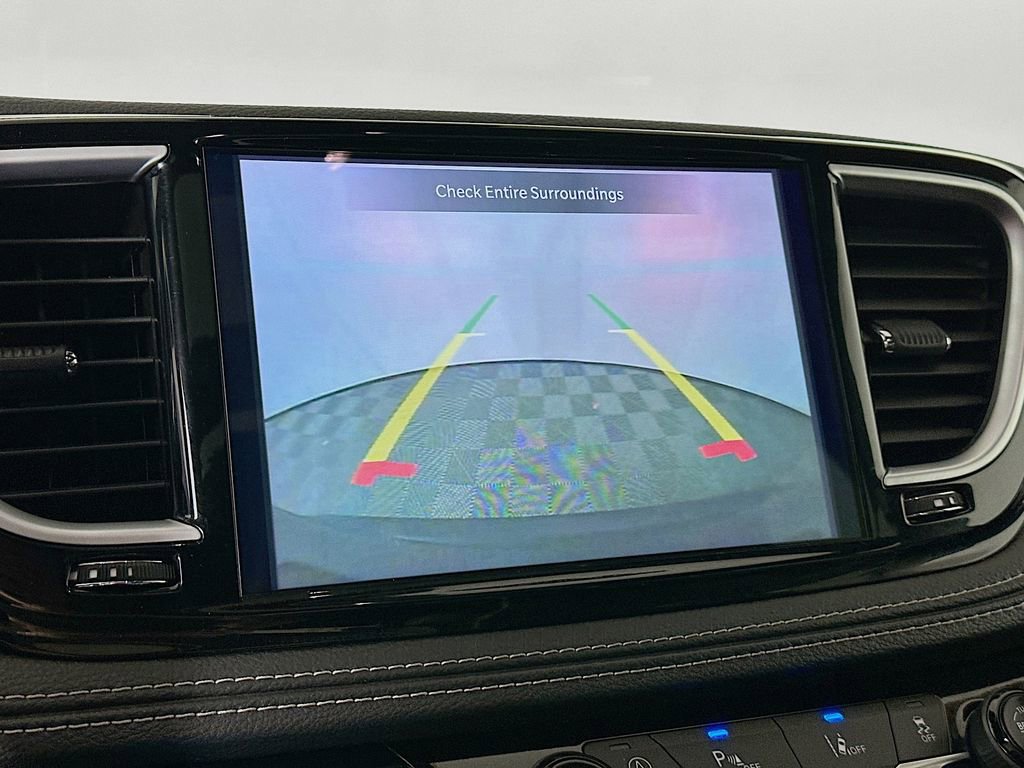 Used 2025 Chrysler Pacifica Limited FWD image 19
