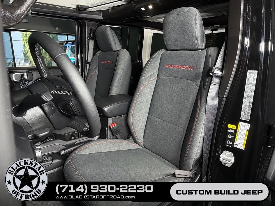 Used 2025 Jeep Wrangler Unlimited Rubicon AWD/4WD image 13