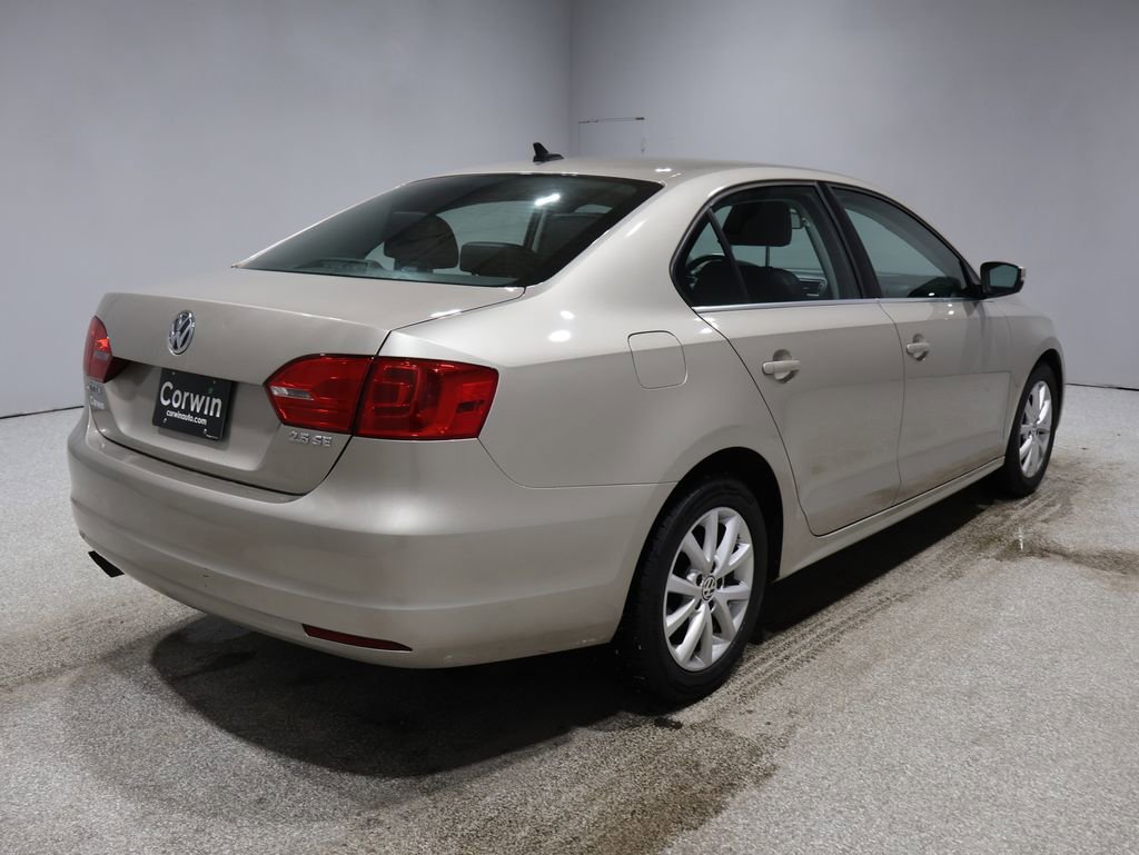 Used 2013 Volkswagen Jetta SE image 2