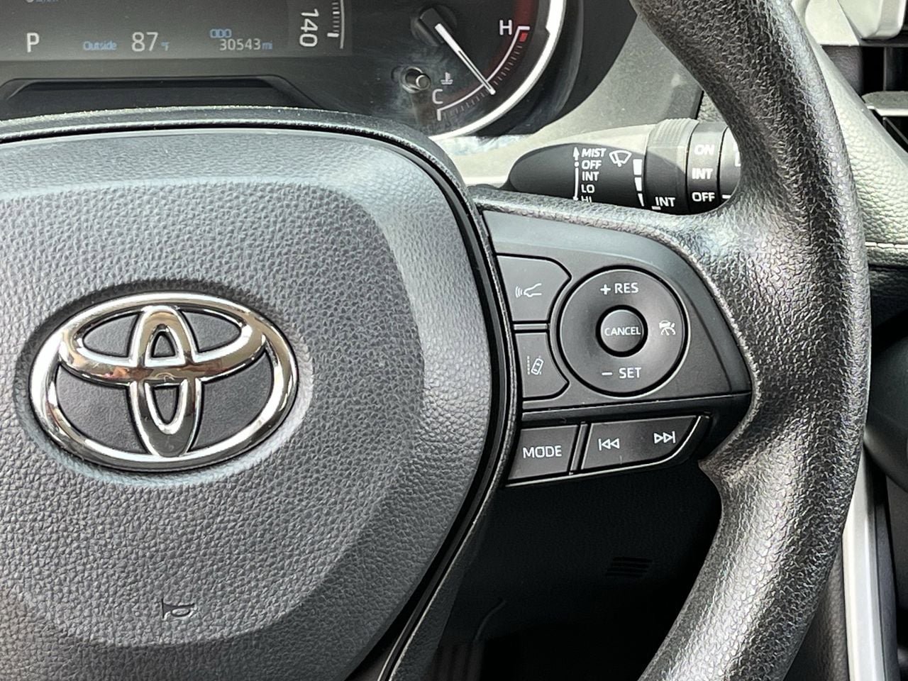 Used 2025 Toyota RAV4 XLE AWD/4WD image 14