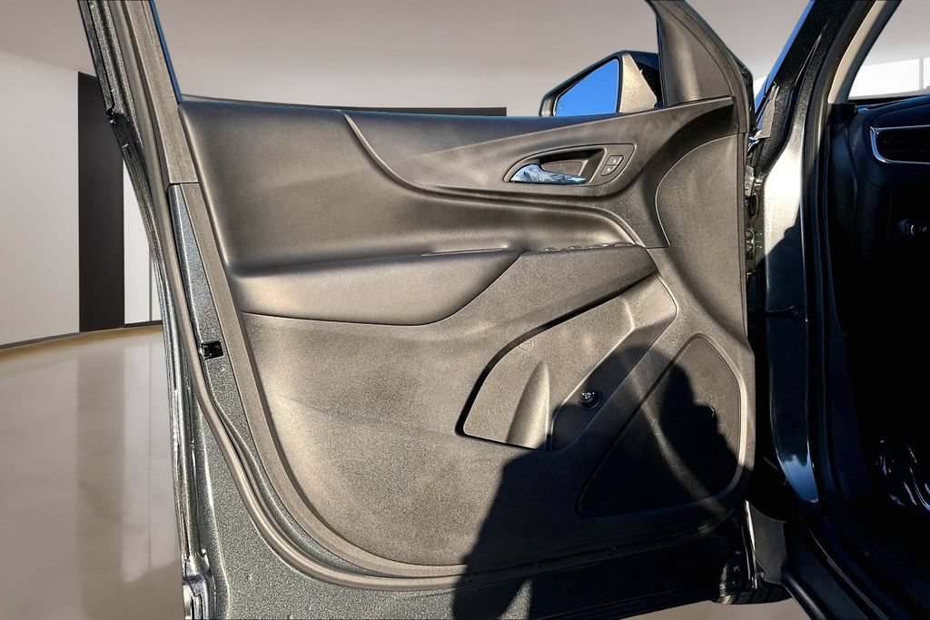 Used 2019 Chevrolet Equinox LT w/ Sun & Navigation Package AWD/4WD image 18