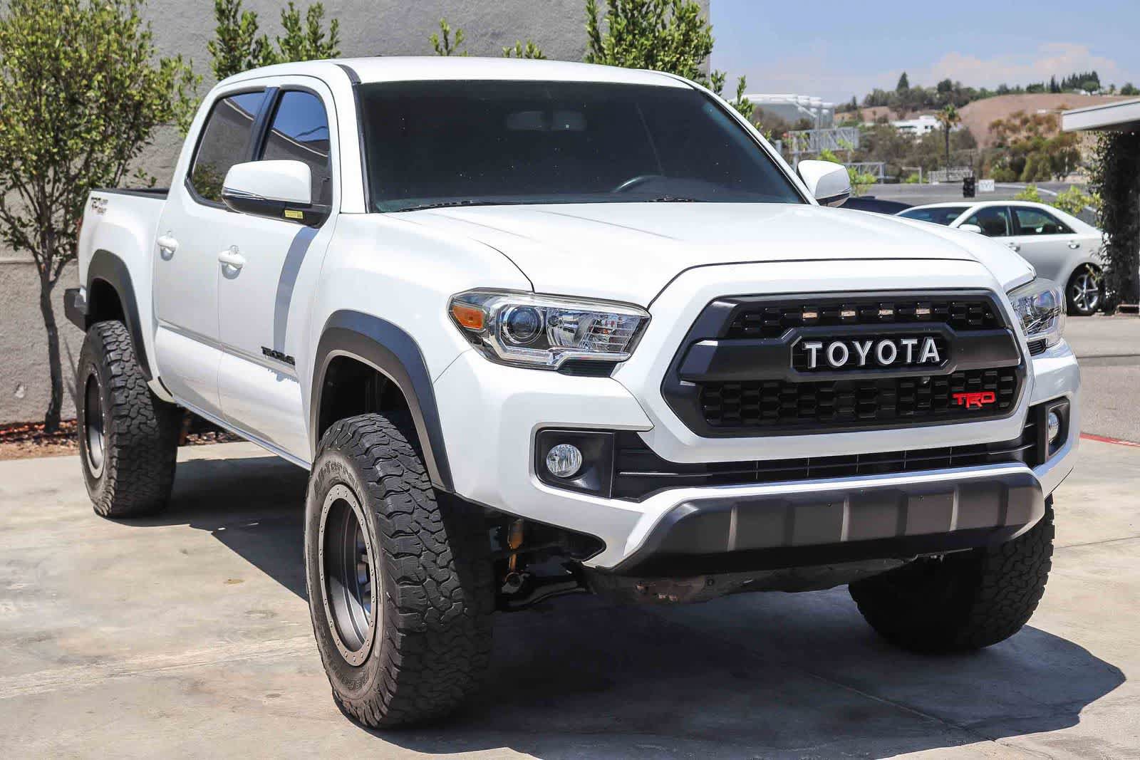 Used 2016 Toyota Tacoma TRD Off-Road w/ Towing Package RWD image 3