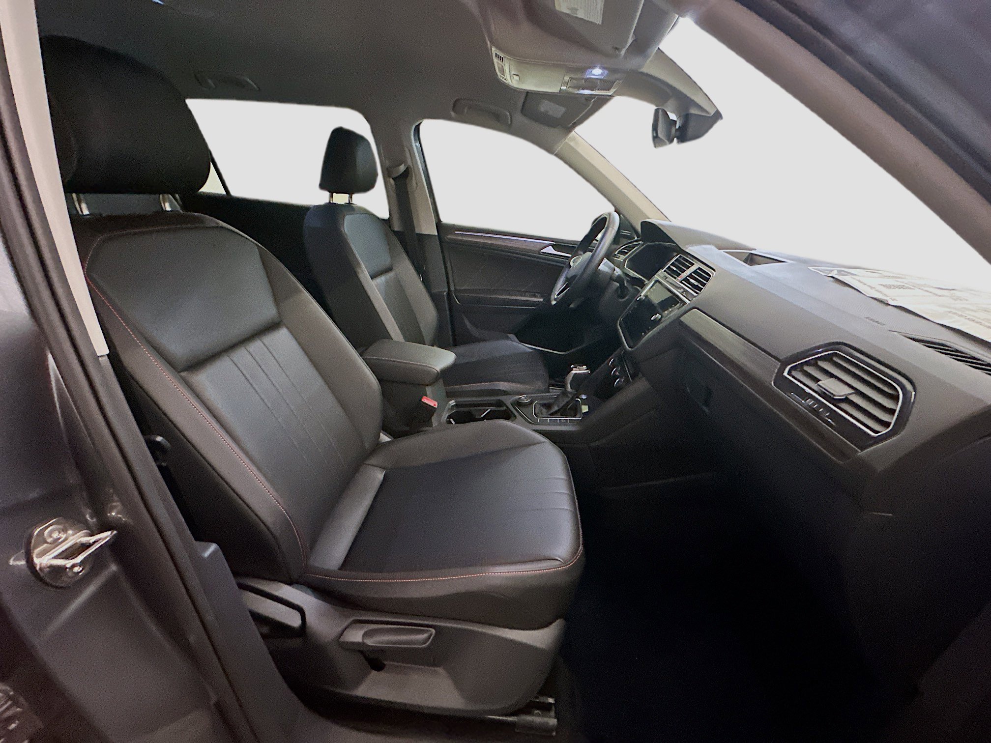 Used 2024 Volkswagen Tiguan Wolfsburg Edition image 33