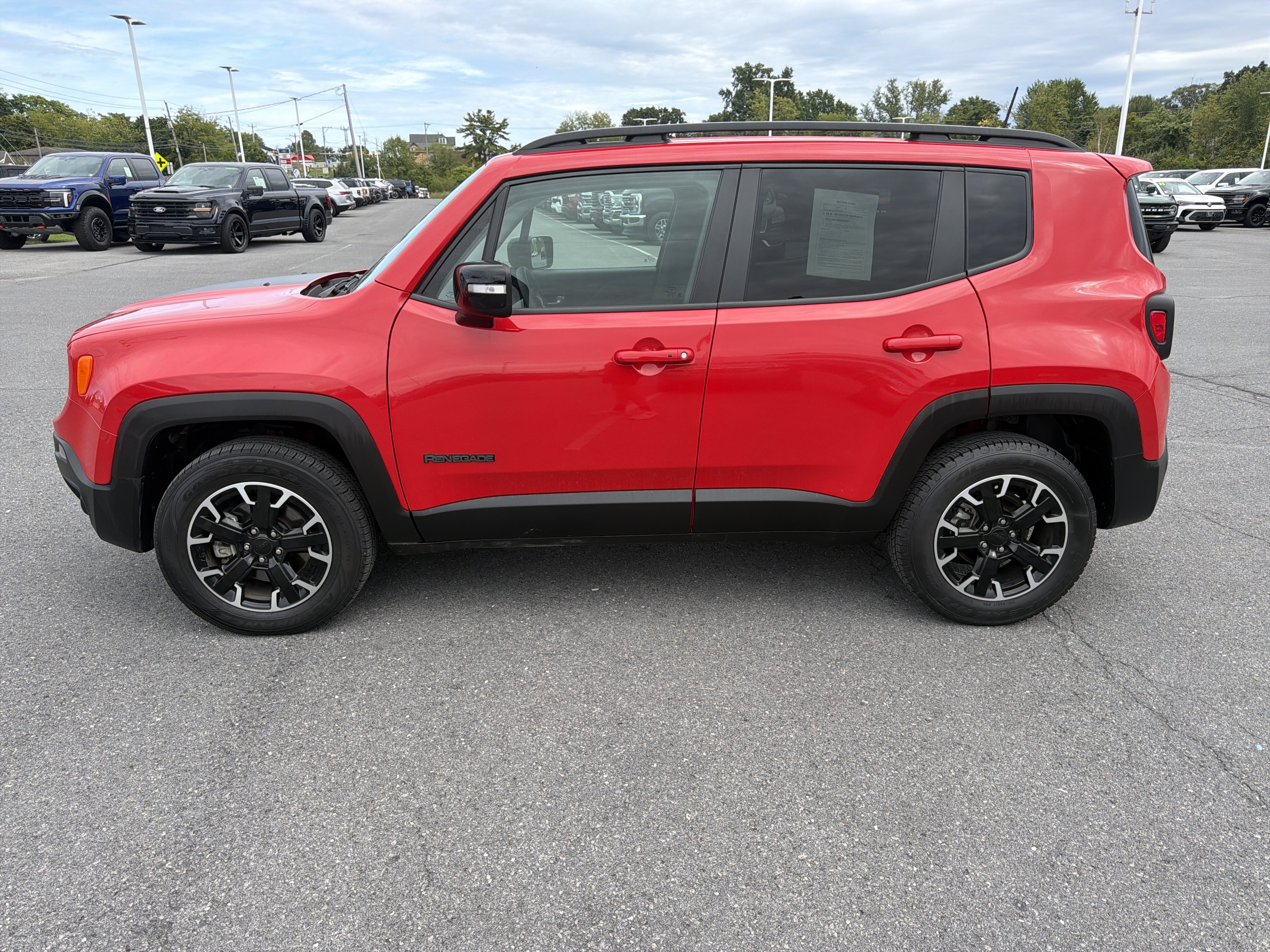 Used 2023 Jeep Renegade Latitude AWD/4WD image 7