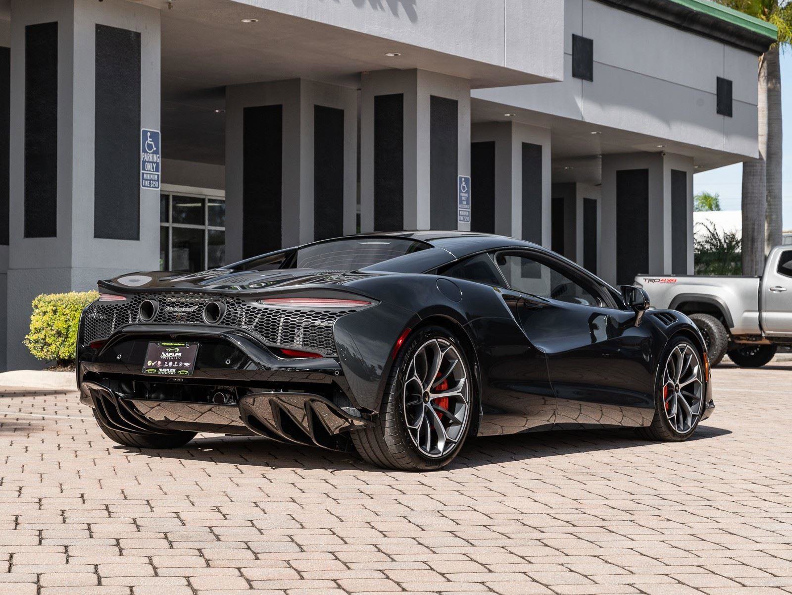 Used 2025 McLaren Artura image 34