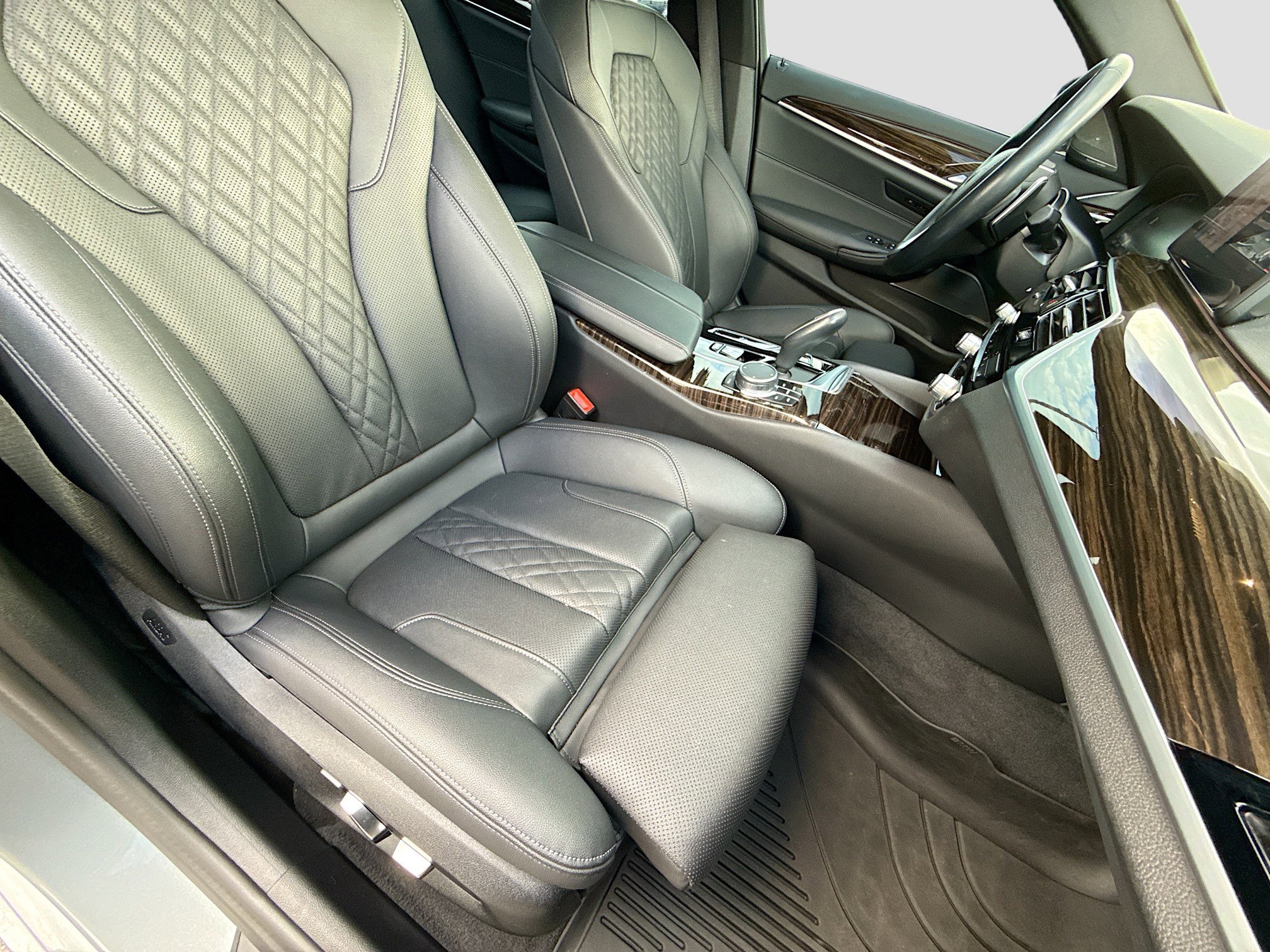 Used 2023 BMW 530i w/ Premium Package RWD image 15