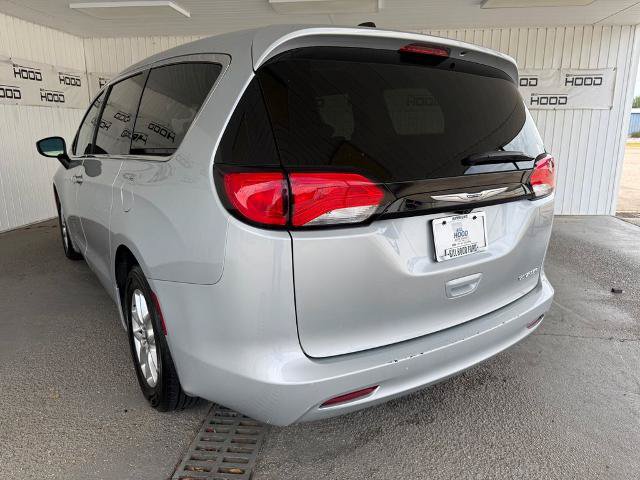 Used 2023 Chrysler Voyager LX FWD image 2