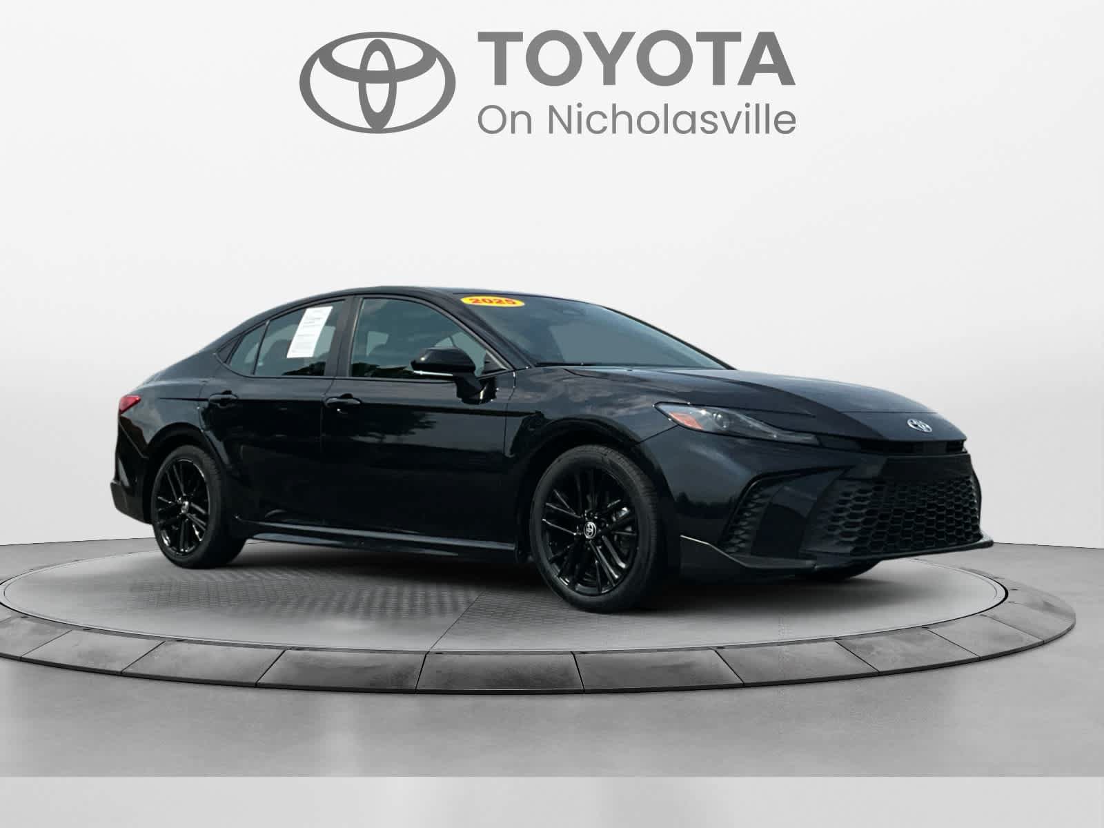 Used 2025 Toyota Camry SE FWD image 7