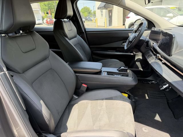 Used 2023 Nissan Ariya AWD image 10