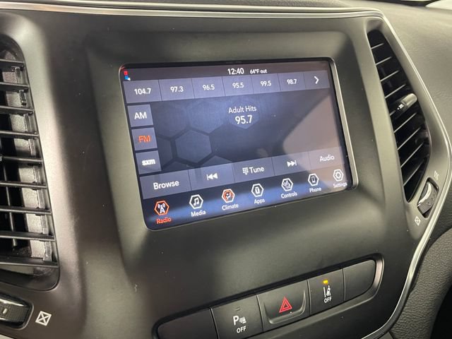 Used 2021 Jeep Cherokee Latitude Plus AWD/4WD image 7