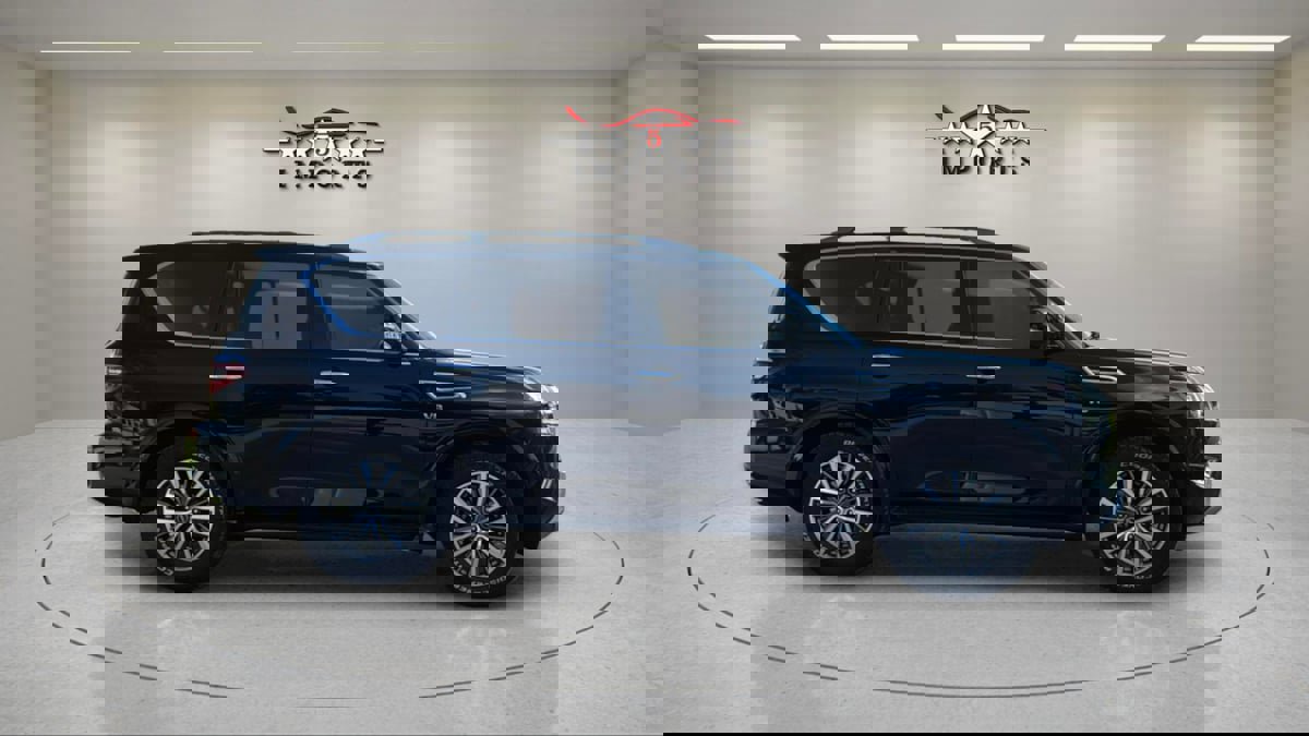 Used 2021 Nissan Armada SL w/ Captain's Chairs Package image 3