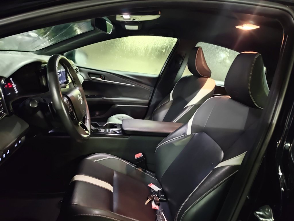 Used 2025 Toyota Camry SE w/ Convenience Package FWD image 6