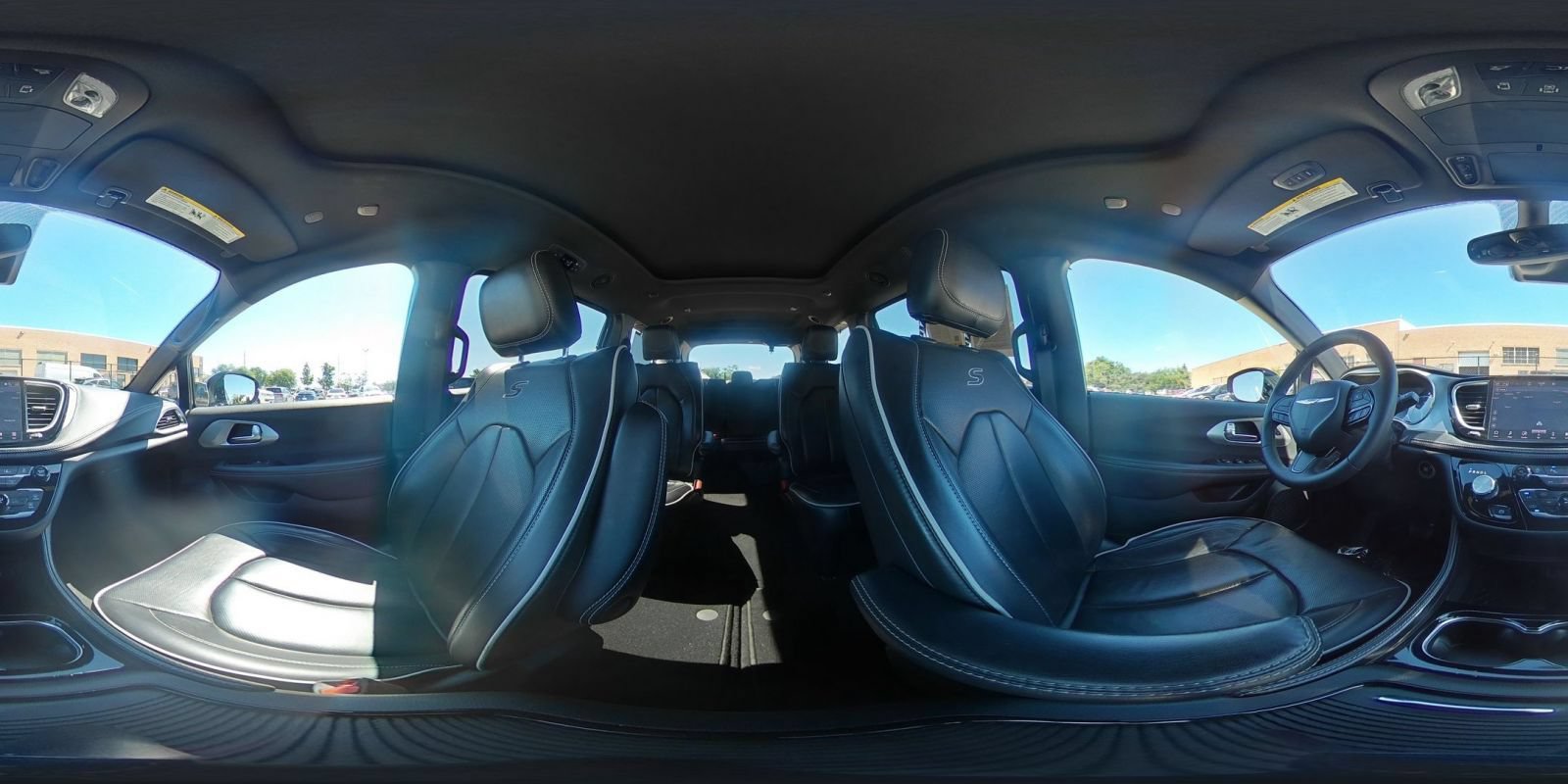 Used 2025 Chrysler Pacifica Limited FWD image 47