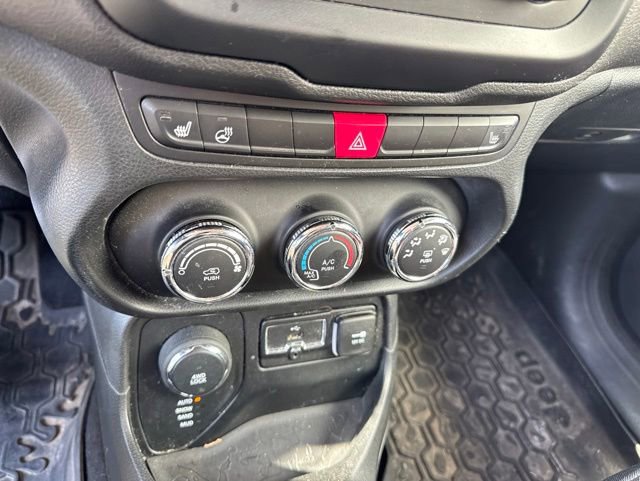 Used 2015 Jeep Renegade Latitude w/ Cold Weather Group AWD/4WD image 21