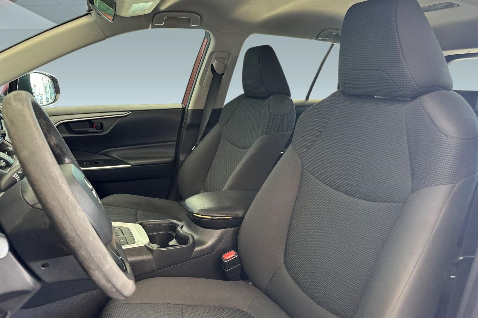Used 2020 Toyota RAV4 LE w/ All Weather Liner Package AWD/4WD image 5