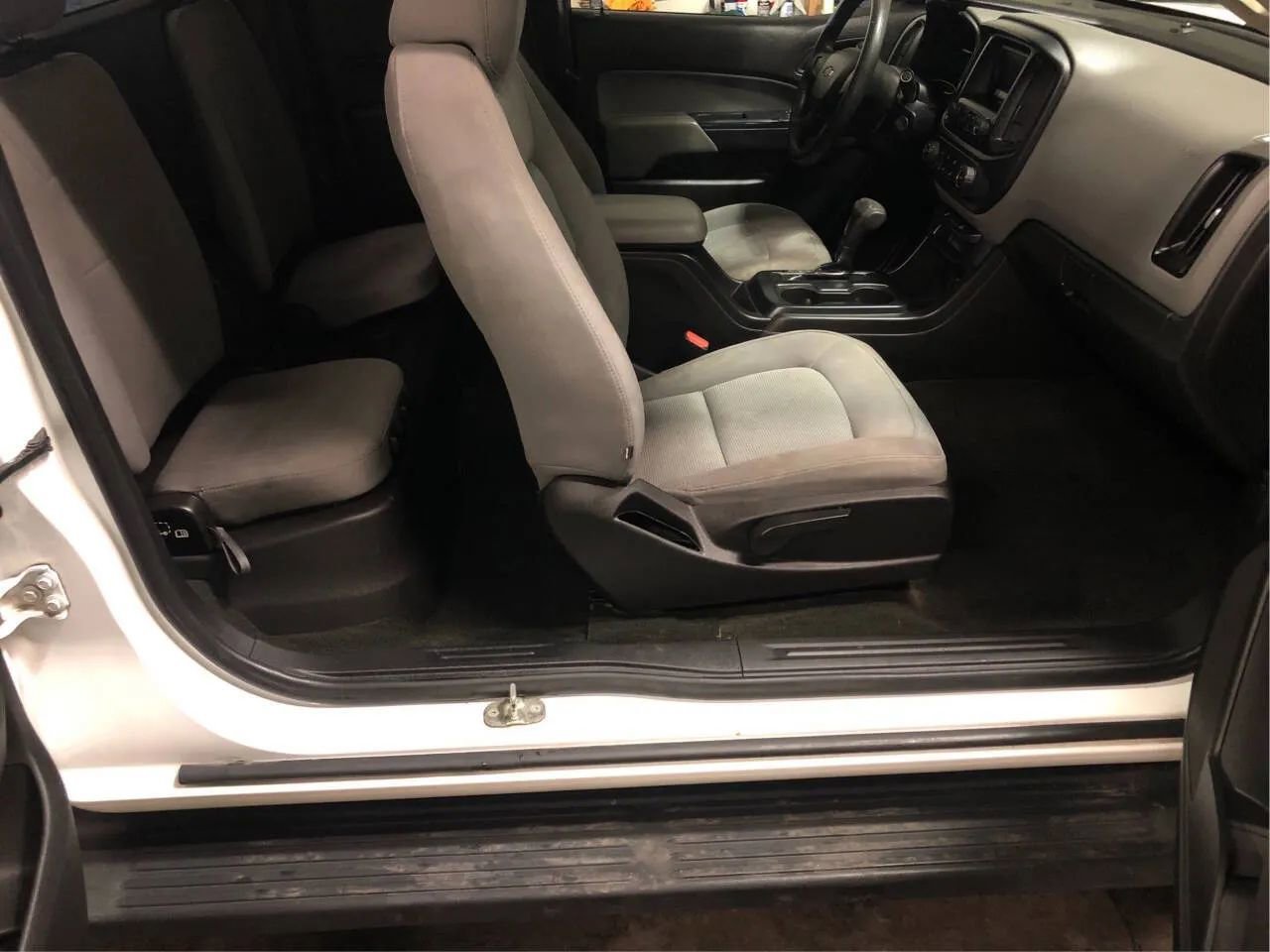 Used 2016 Chevrolet Colorado W/T image 9