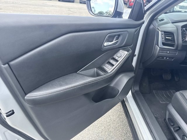Used 2024 Nissan Rogue SV AWD/4WD image 18