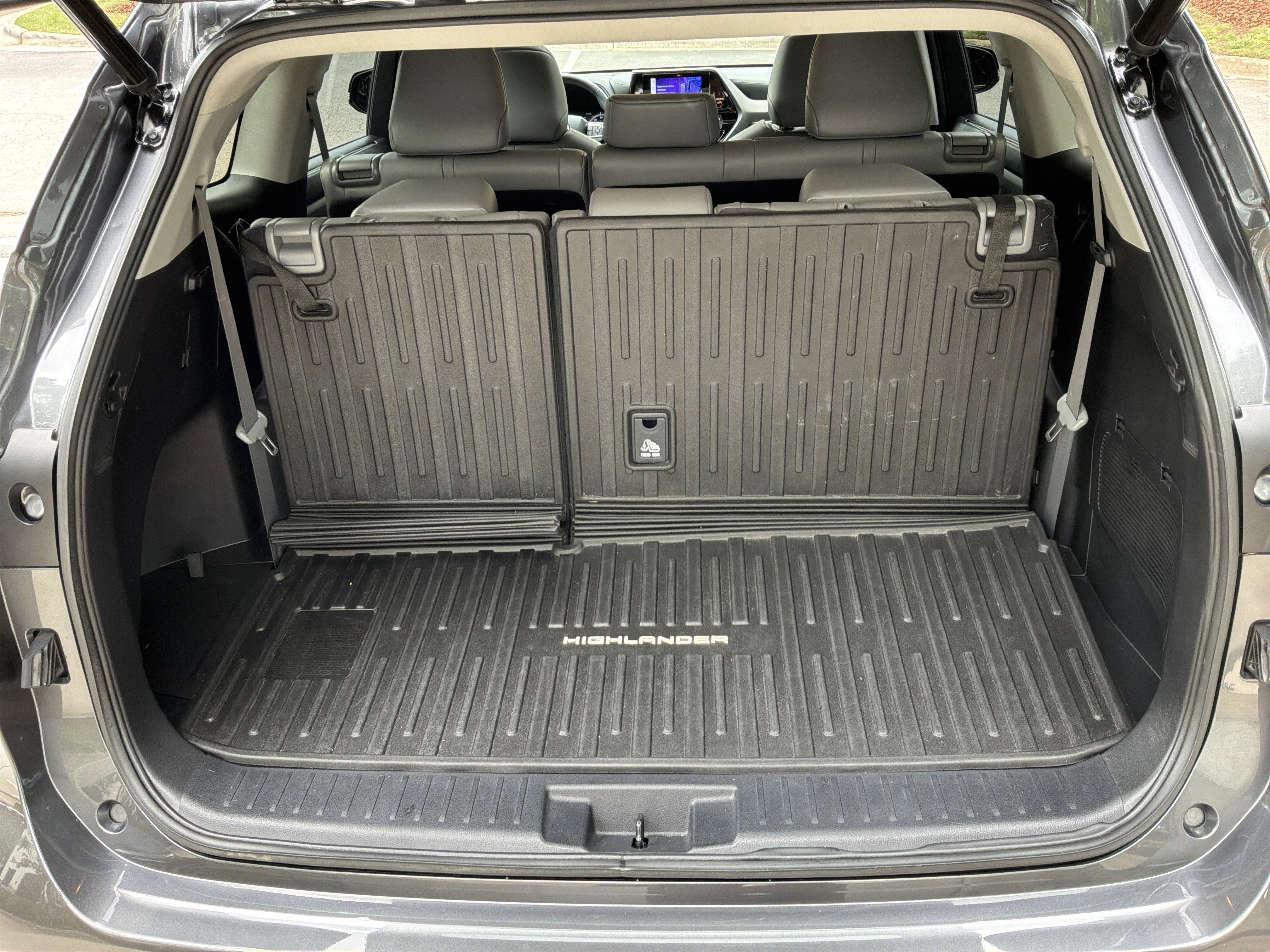 Used 2023 Toyota Highlander XLE FWD image 34