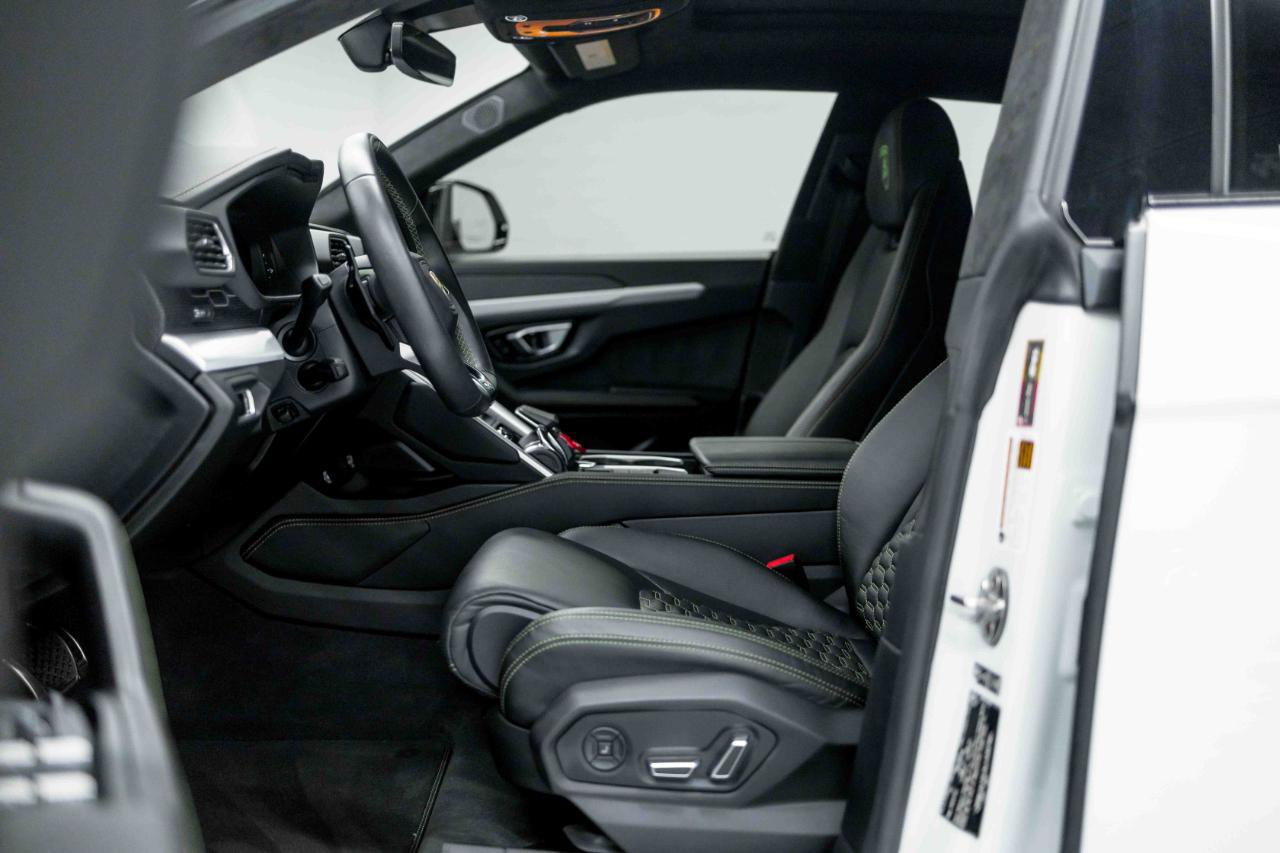 Used 2020 Lamborghini Urus Base image 39