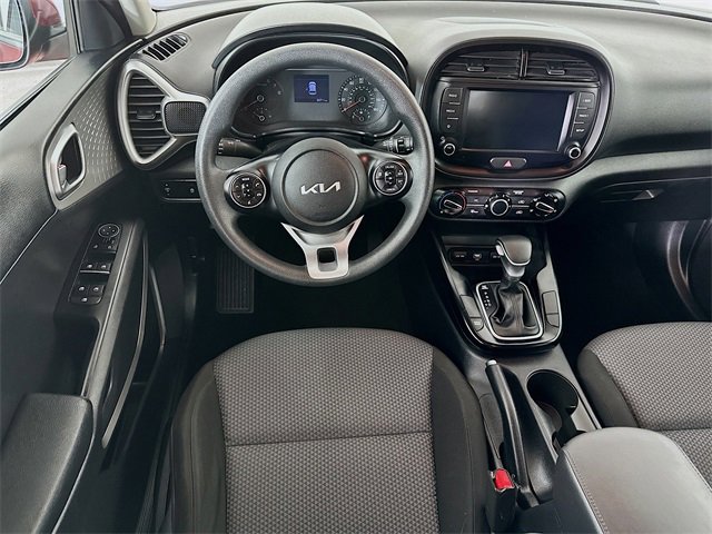 Used 2022 Kia Soul LX image 3