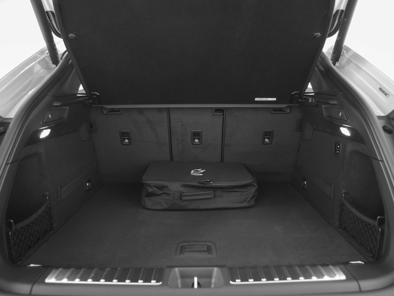 New 2026 Porsche Macan 4 Electric image 20