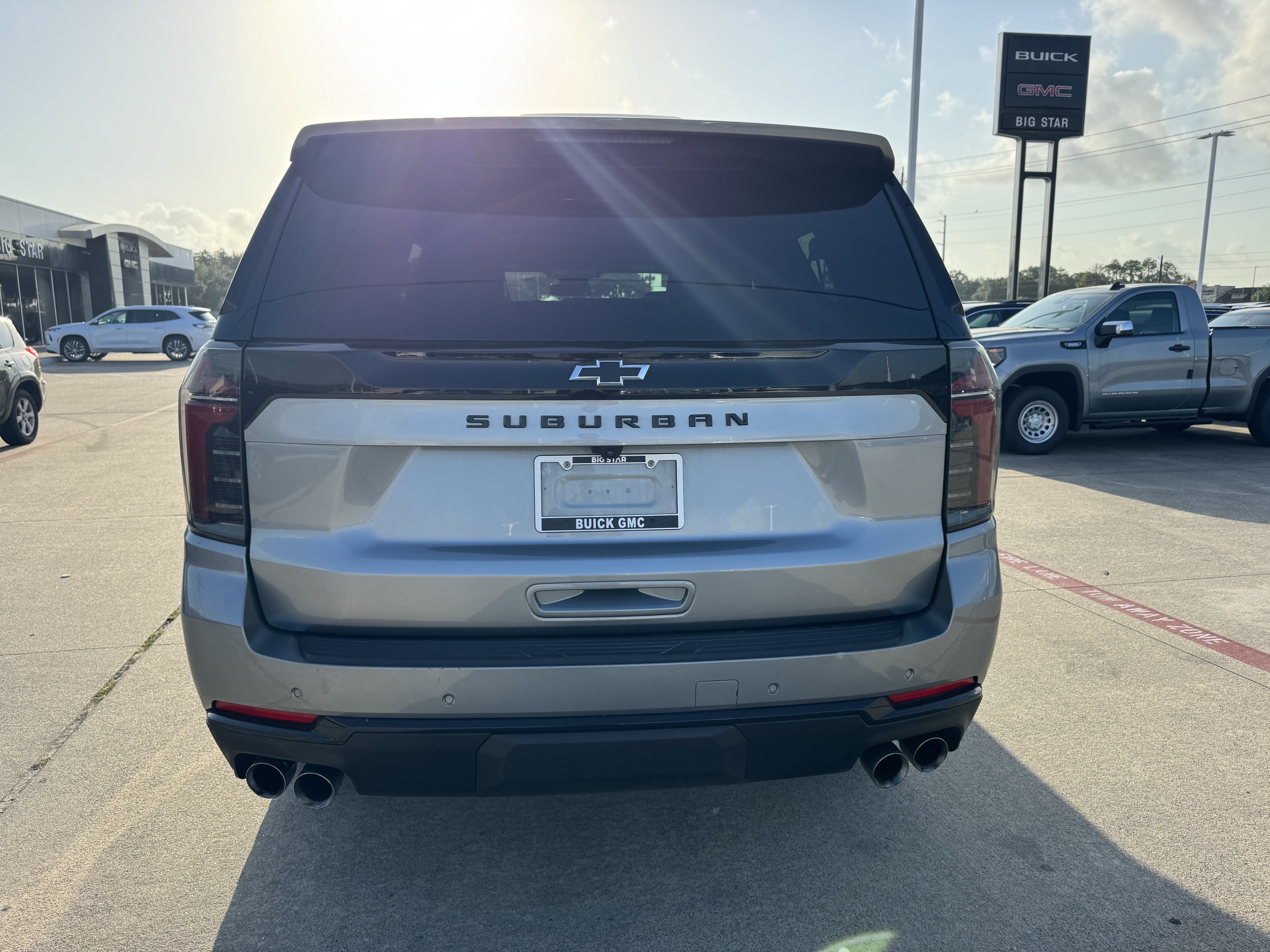 Used 2025 Chevrolet Suburban Z71 AWD/4WD image 7