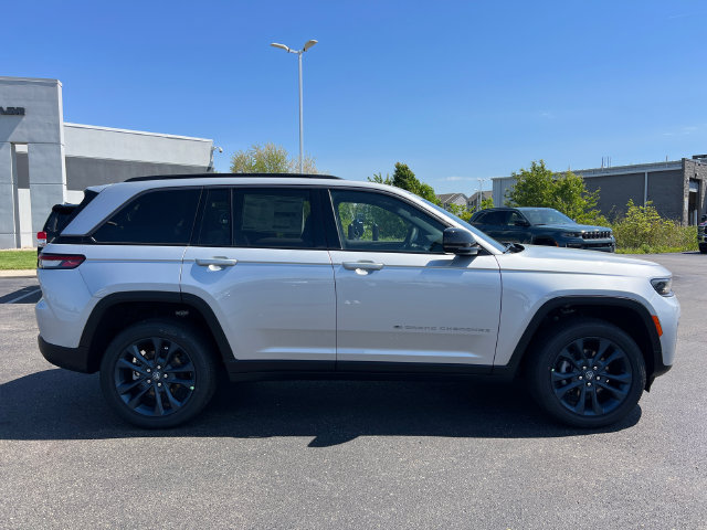 New 2026 Jeep Grand Cherokee Limited AWD/4WD image 10