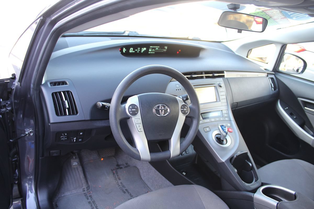 Used 2015 Toyota Prius Prime Plug-In Hybrid FWD image 17